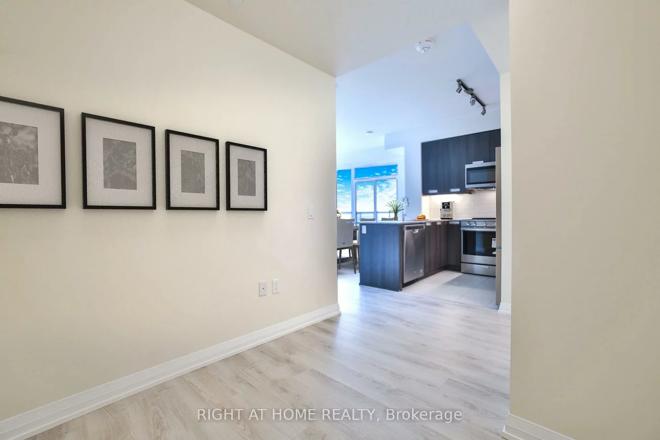 35, WATERGARDEN, Hurontario, Mississauga