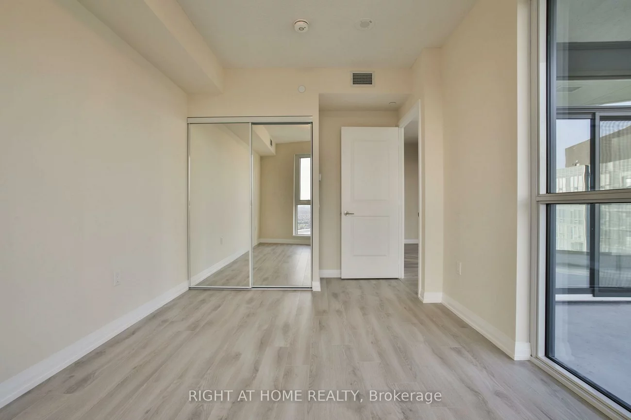 35, WATERGARDEN, Hurontario, Mississauga