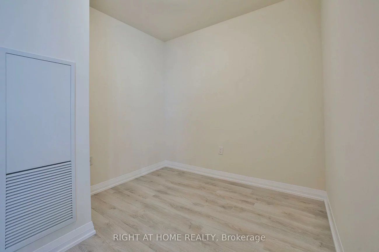35, WATERGARDEN, Hurontario, Mississauga