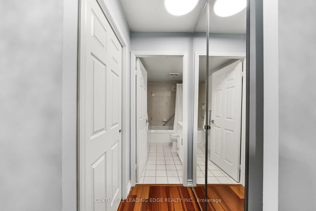 35, Kingsbridge Garden, Hurontario, Mississauga