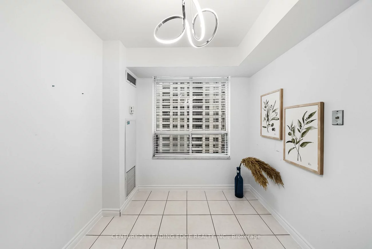 35, Kingsbridge Garden, Hurontario, Mississauga