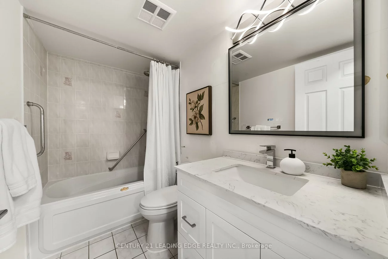 35, Kingsbridge Garden, Hurontario, Mississauga
