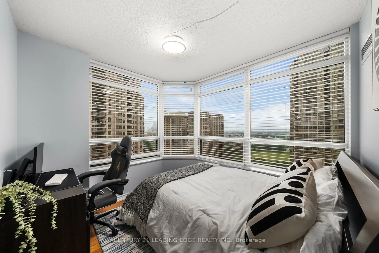 35, Kingsbridge Garden, Hurontario, Mississauga