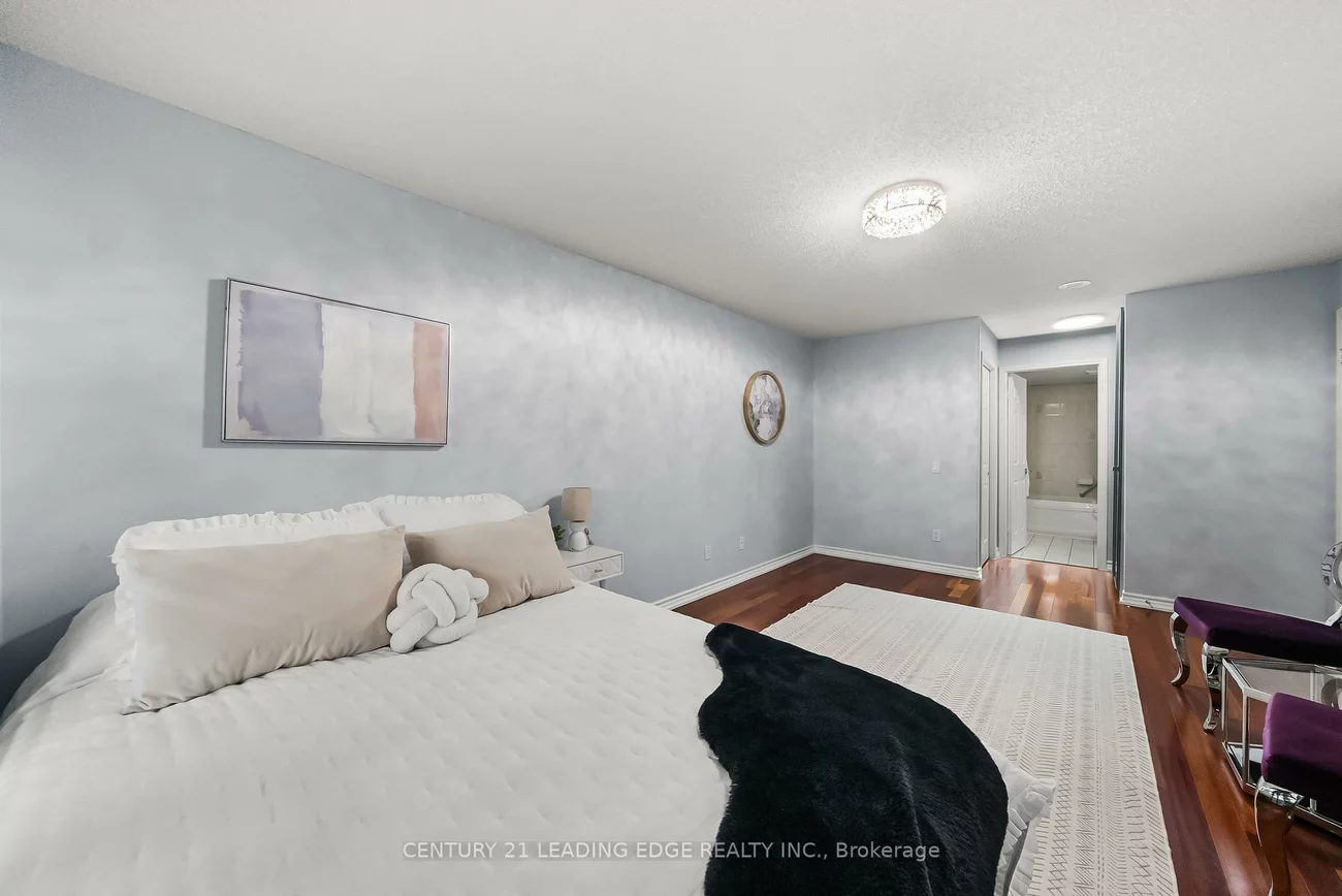 35, Kingsbridge Garden, Hurontario, Mississauga