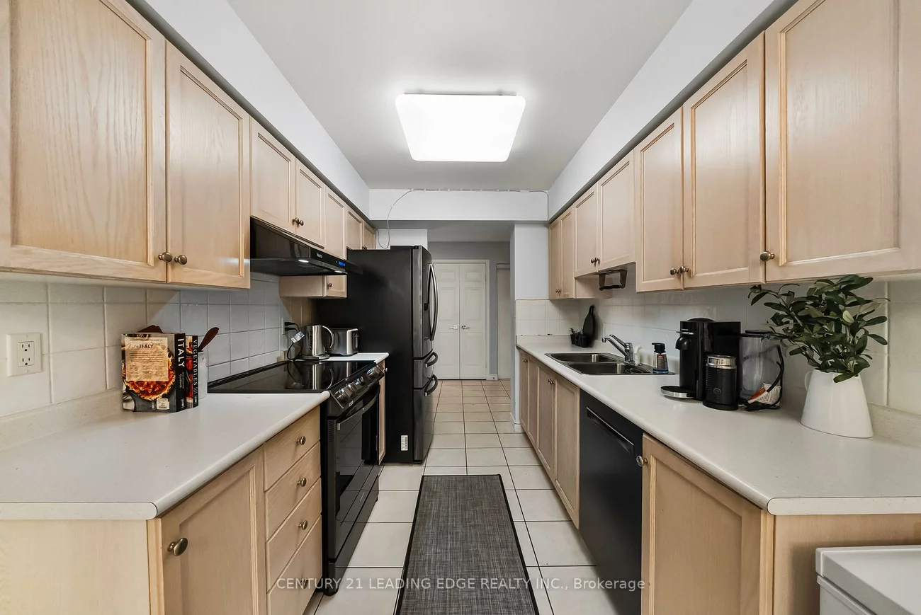 35, Kingsbridge Garden, Hurontario, Mississauga