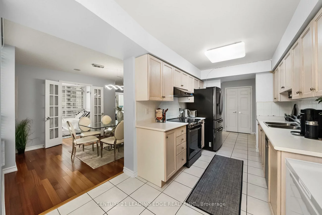 35, Kingsbridge Garden, Hurontario, Mississauga