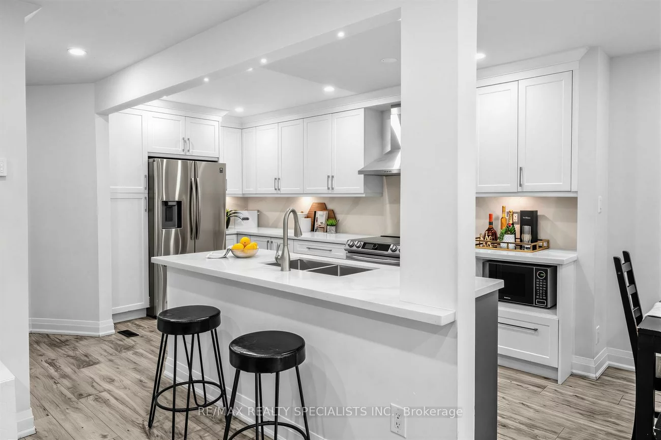 405, Hyacinthe, Mississauga Valleys, Mississauga