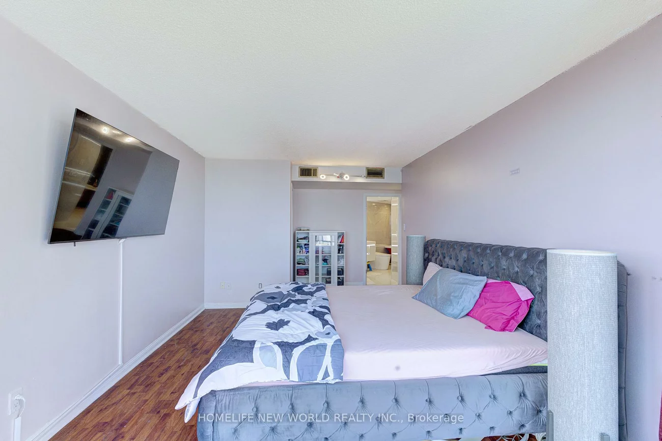 45, Kingsbridge Garden, Hurontario, Mississauga