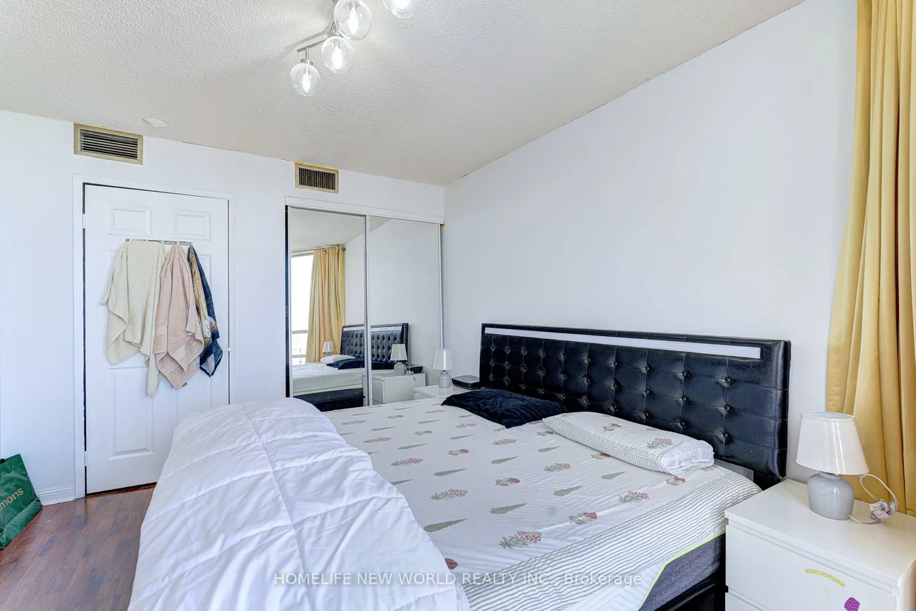 45, Kingsbridge Garden, Hurontario, Mississauga