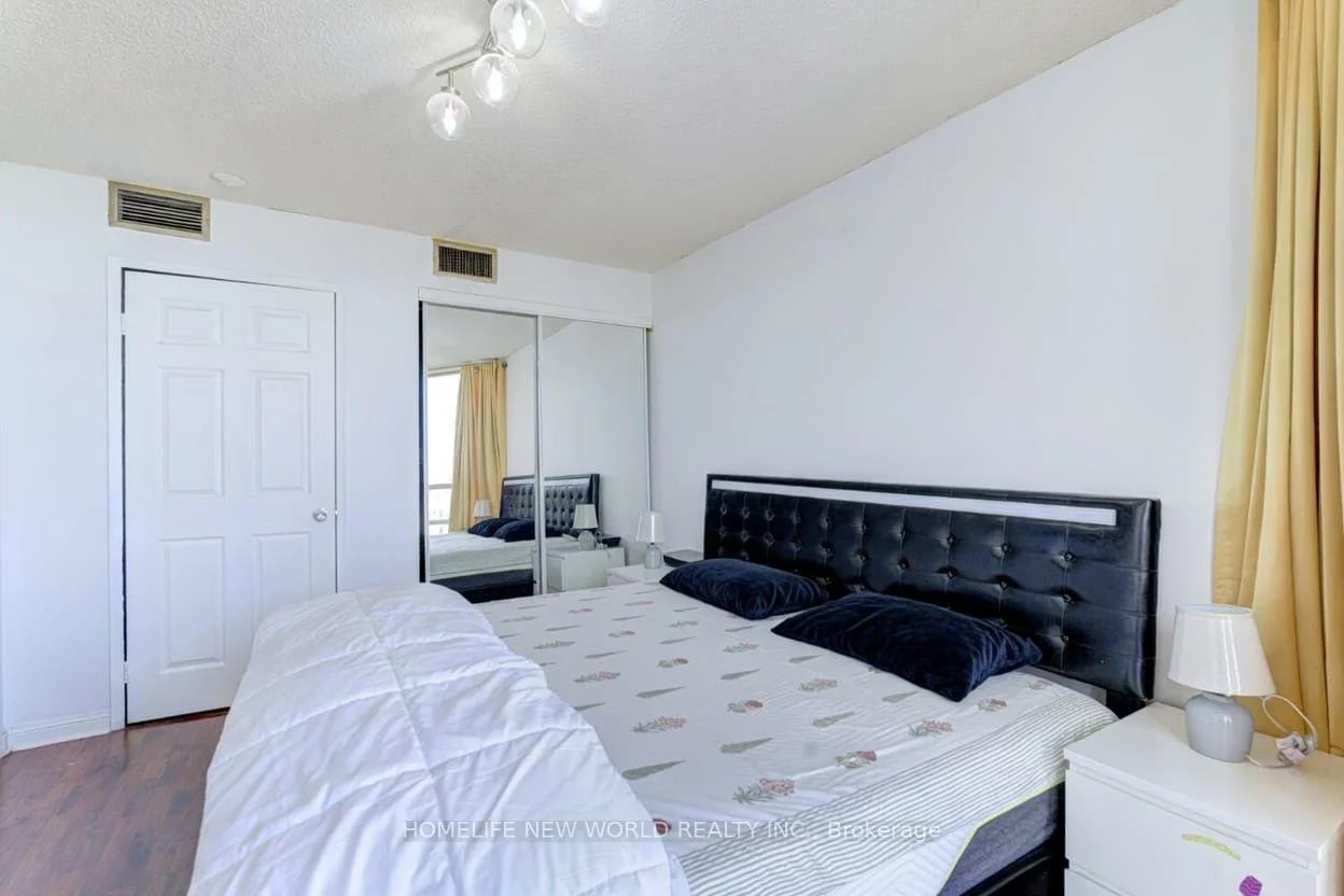 45, Kingsbridge Garden, Hurontario, Mississauga