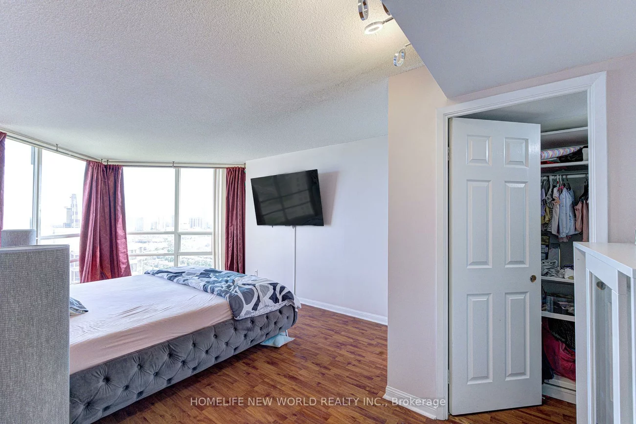 45, Kingsbridge Garden, Hurontario, Mississauga