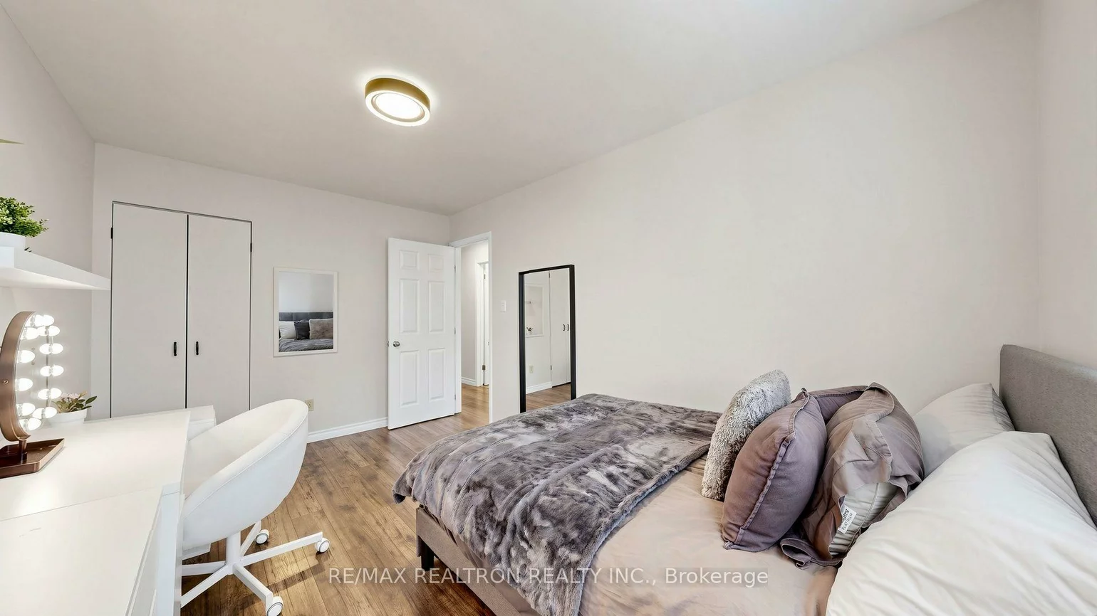 2445, Homelands, Sheridan, Mississauga