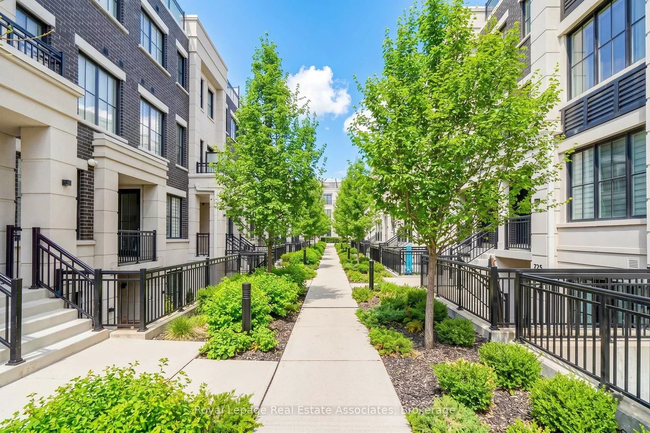 657, Cricklewood, Mineola, Mississauga