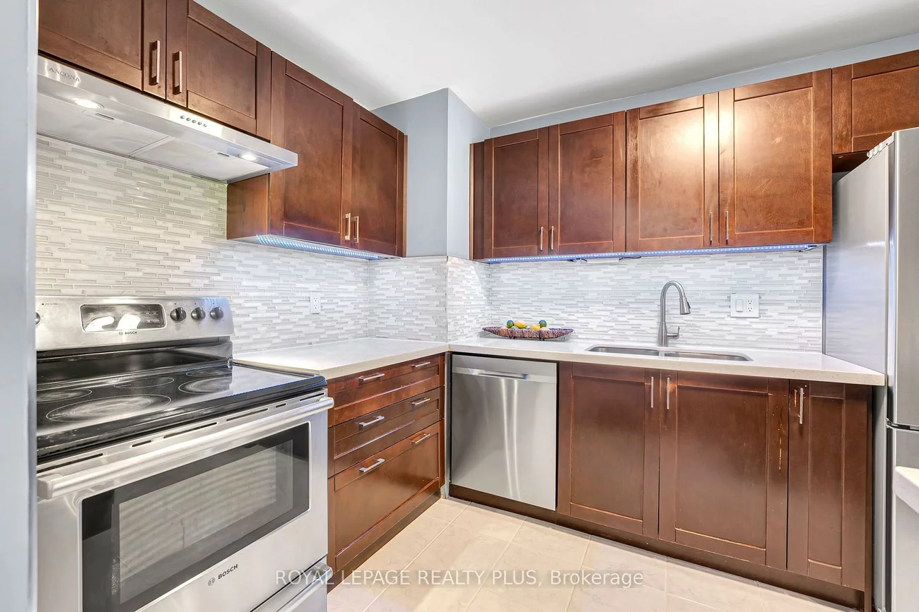 3395, Cliff, Mississauga Valleys, Mississauga