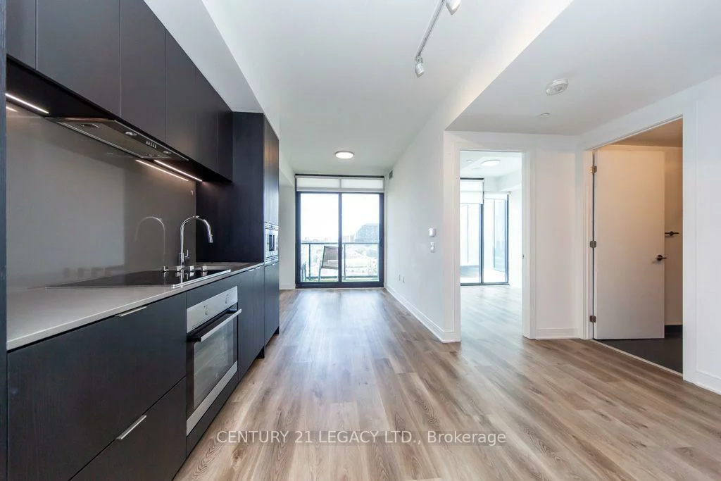 86, Dundas, Cooksville, Mississauga