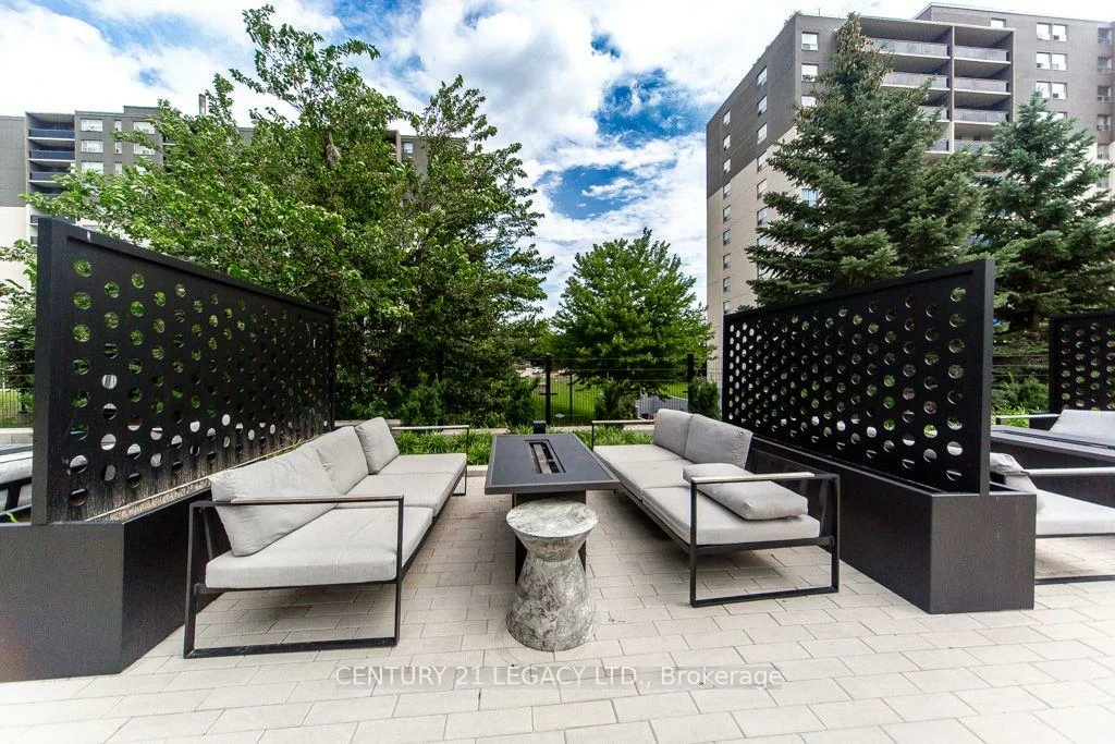 86, Dundas, Cooksville, Mississauga
