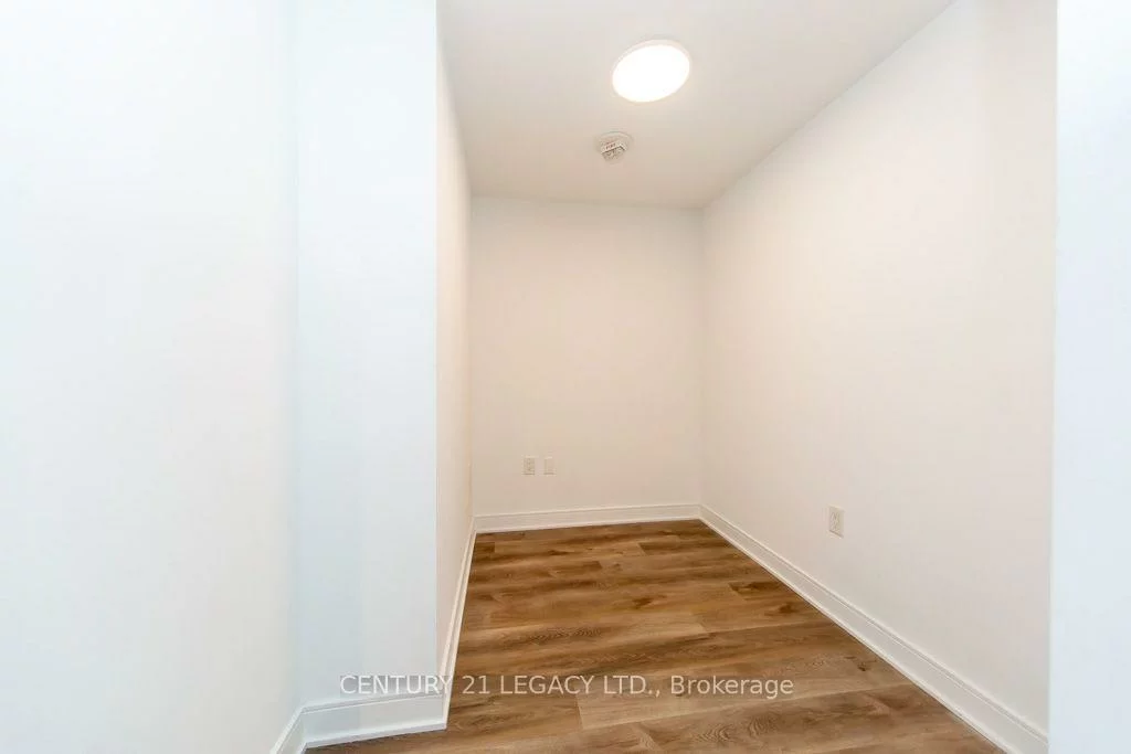 86, Dundas, Cooksville, Mississauga