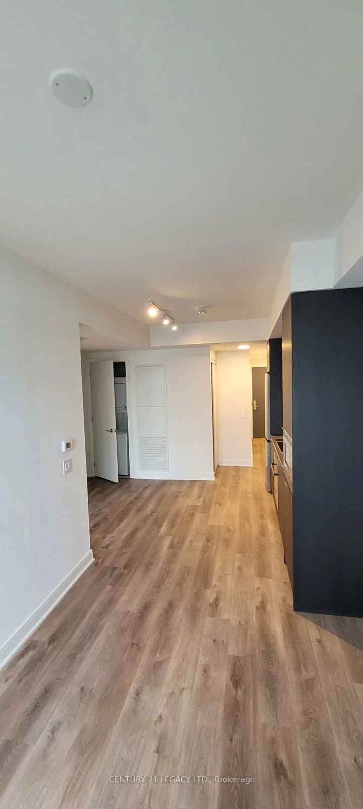 86, Dundas, Cooksville, Mississauga