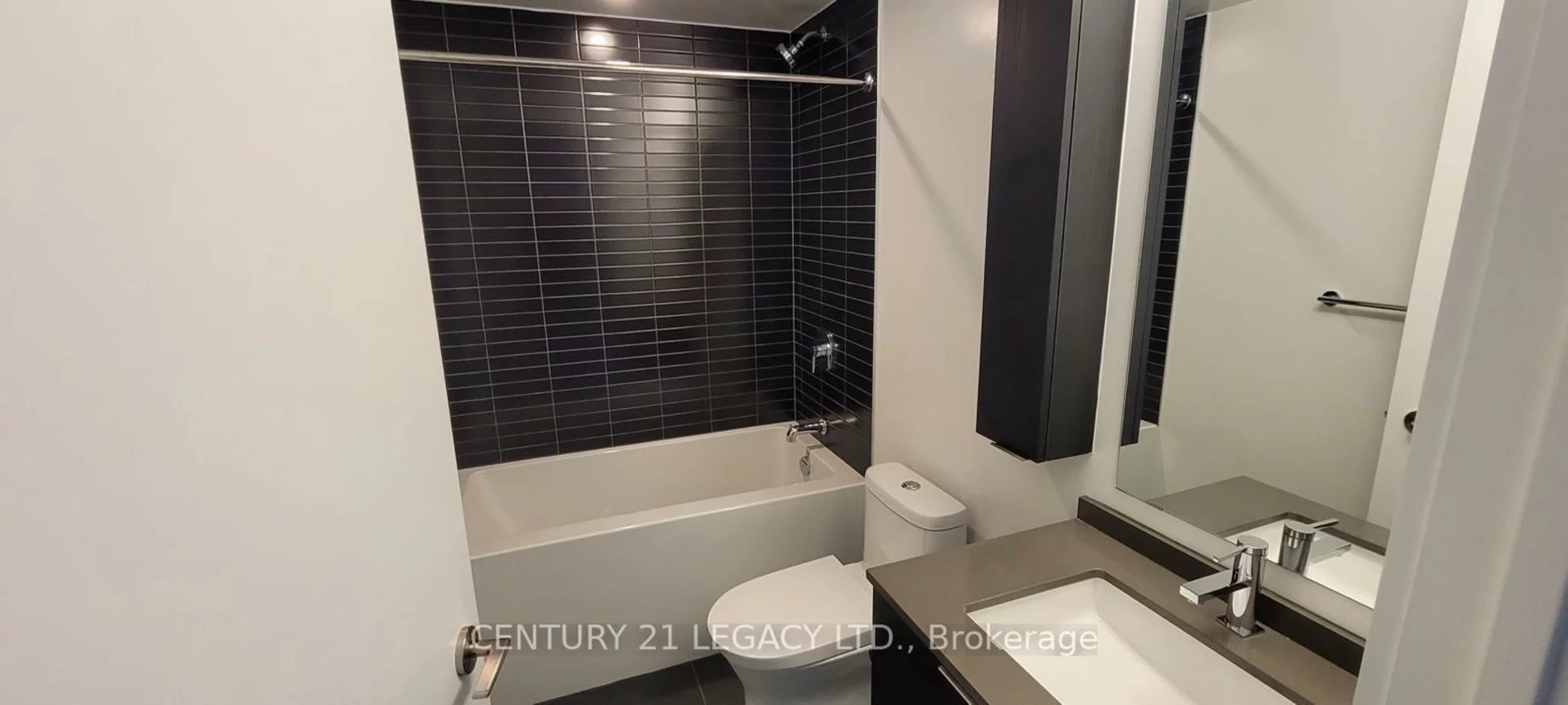 86, Dundas, Cooksville, Mississauga