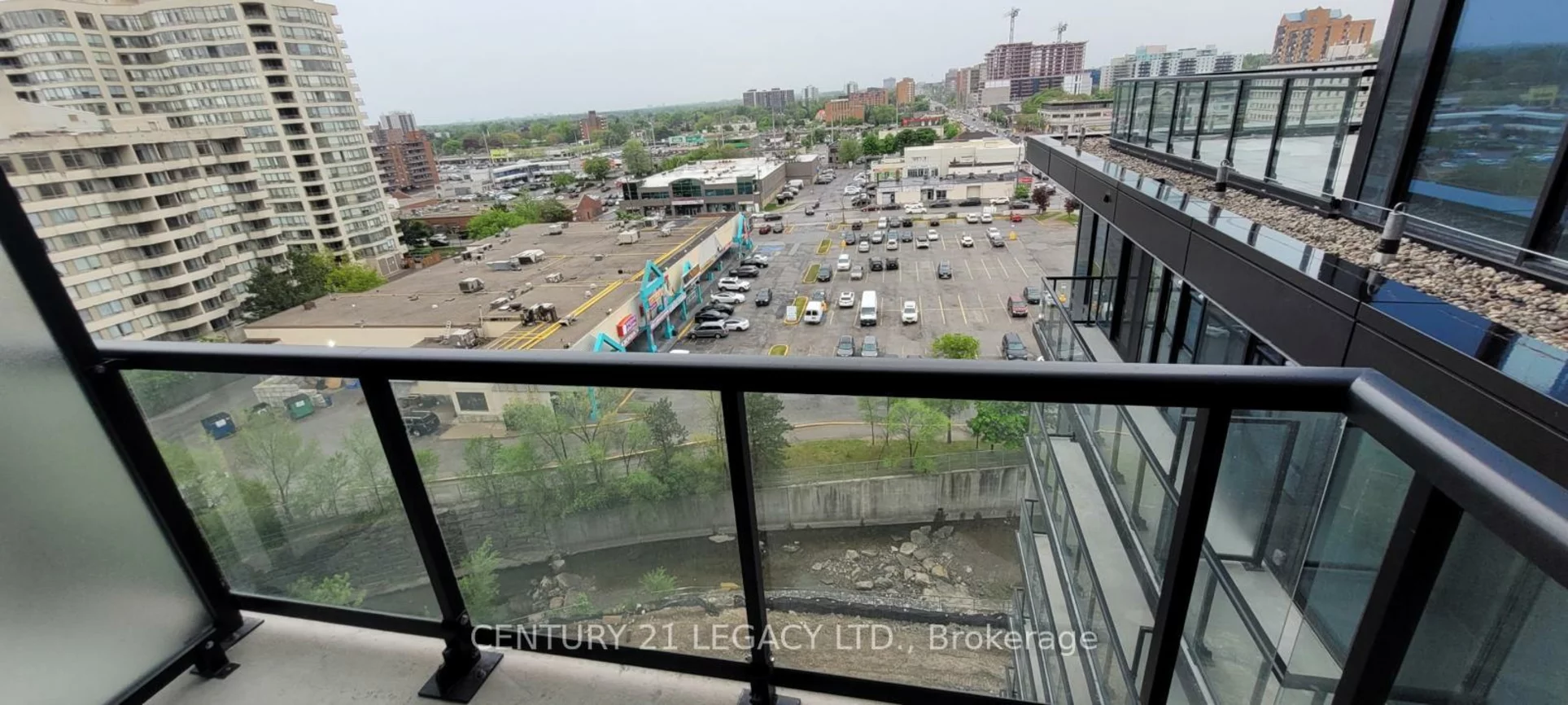 86, Dundas, Cooksville, Mississauga