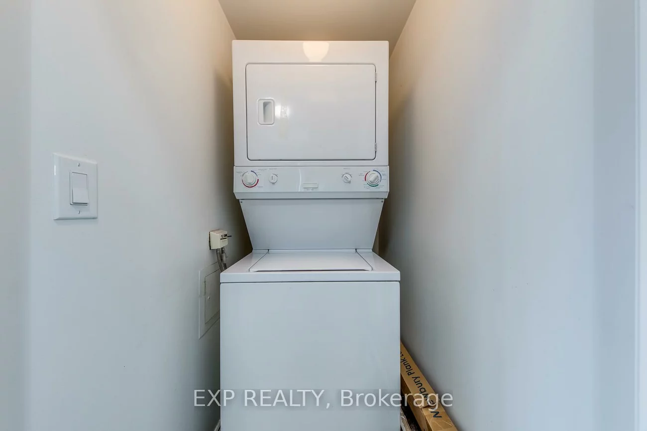 385, Prince Of Wales, City Centre, Mississauga