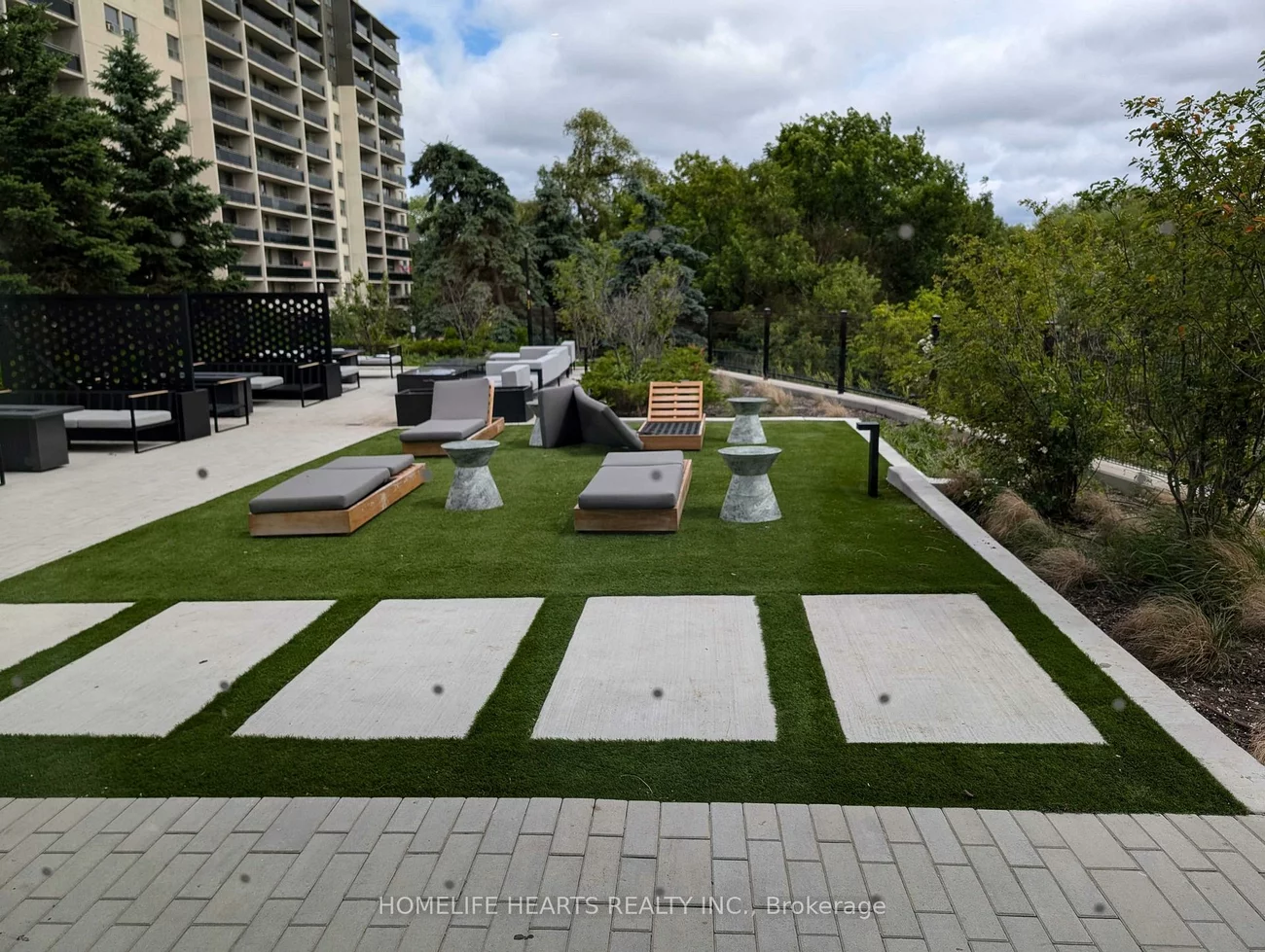 86, Dundas, Cooksville, Mississauga