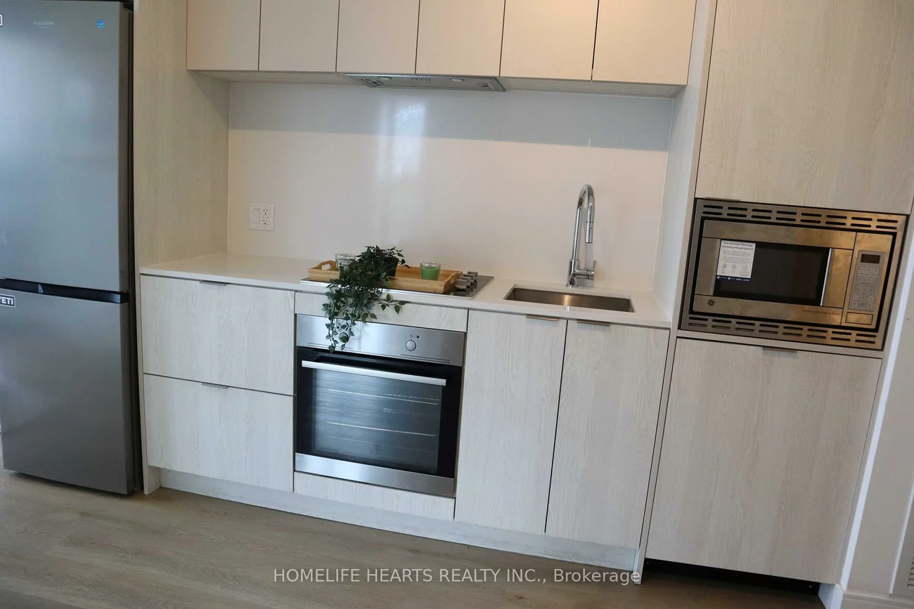 86, Dundas, Cooksville, Mississauga