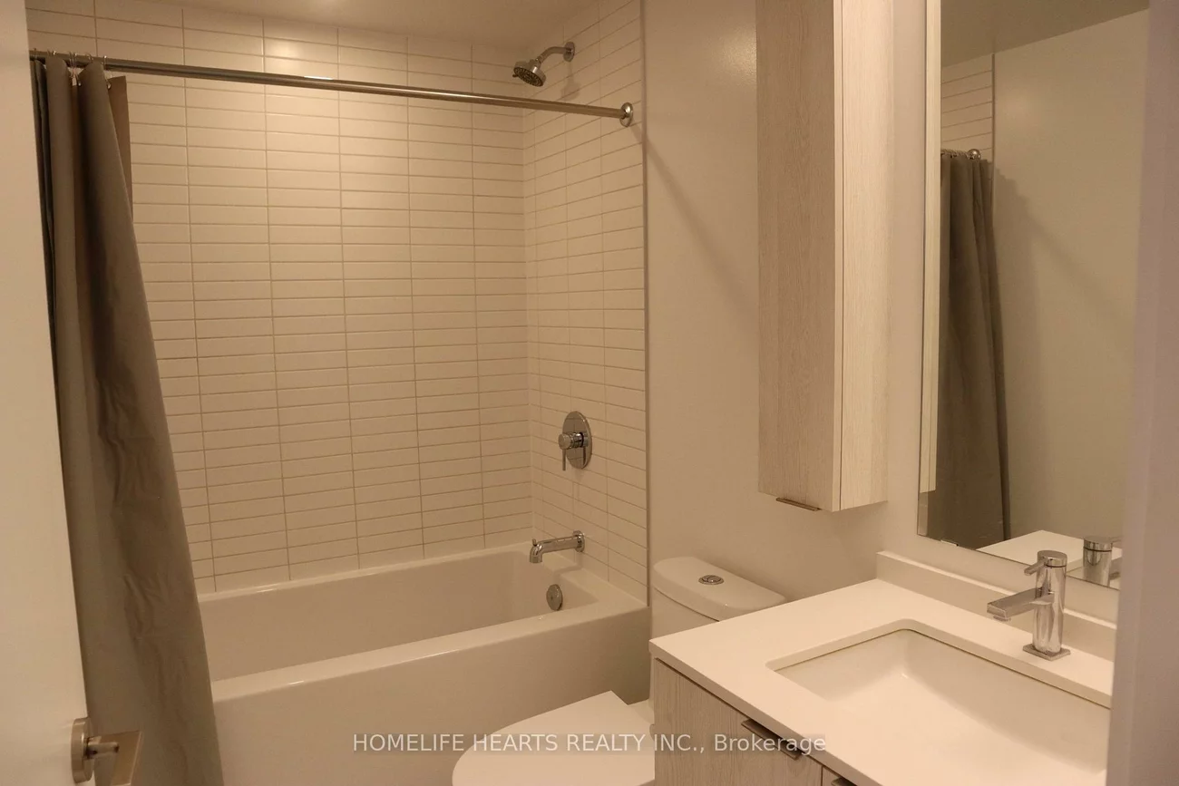 86, Dundas, Cooksville, Mississauga
