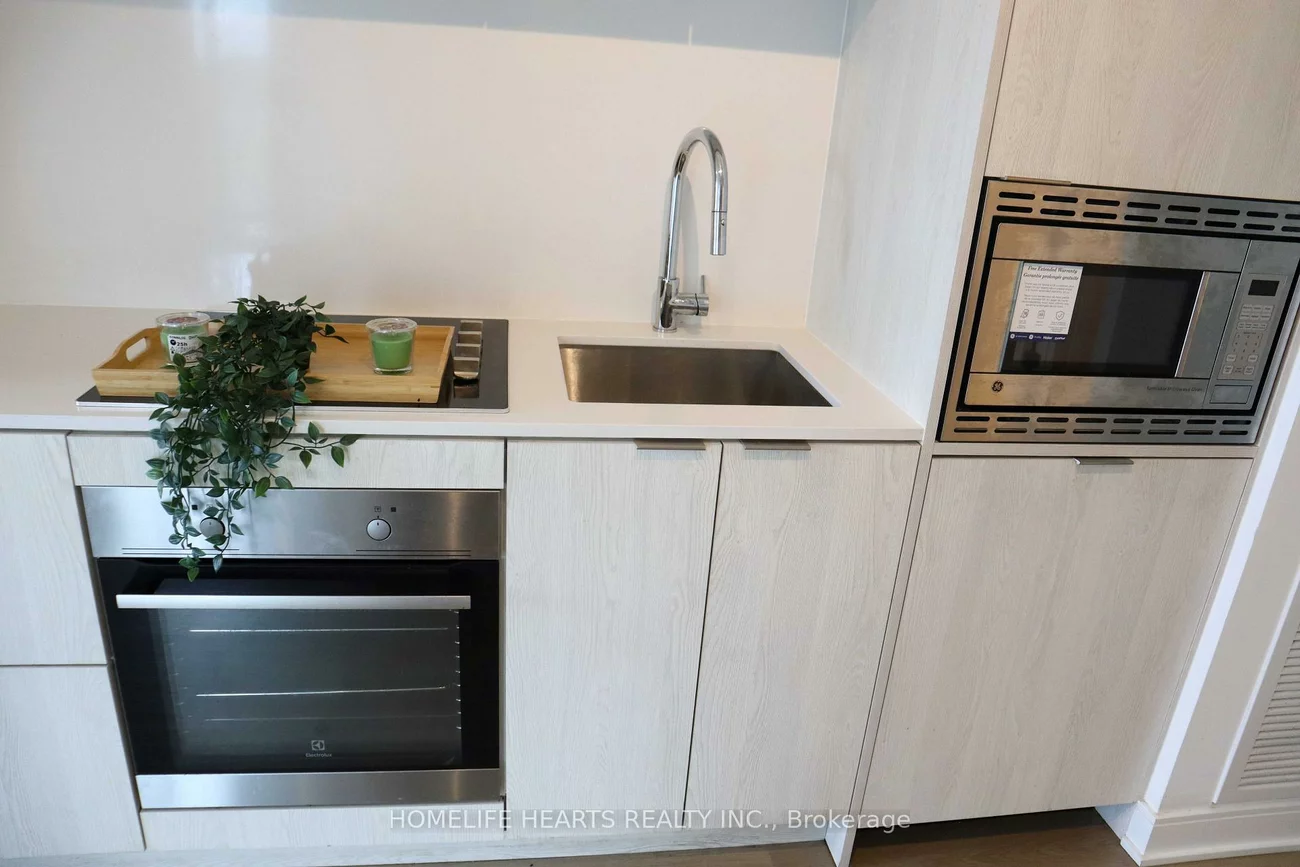 86, Dundas, Cooksville, Mississauga