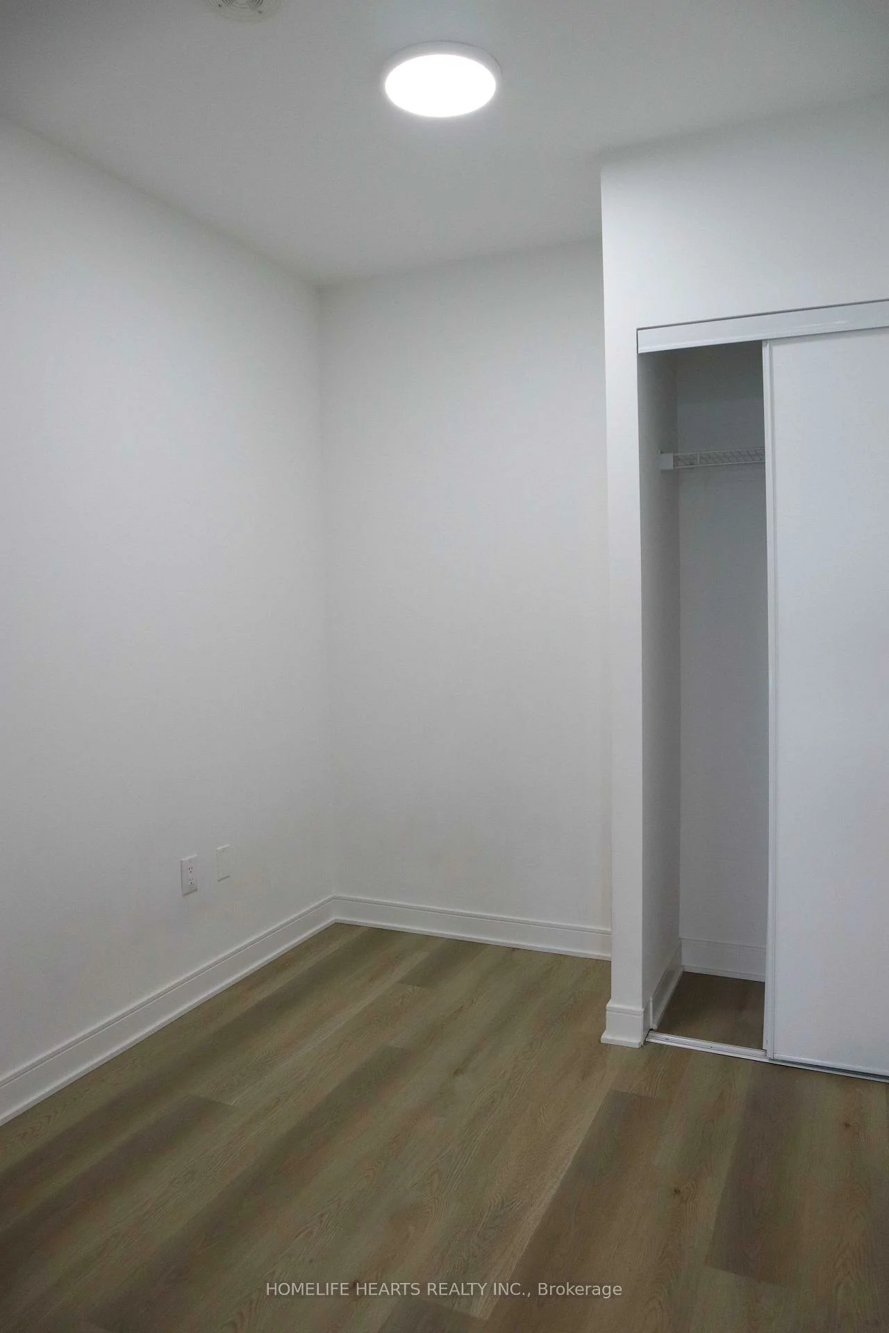 86, Dundas, Cooksville, Mississauga