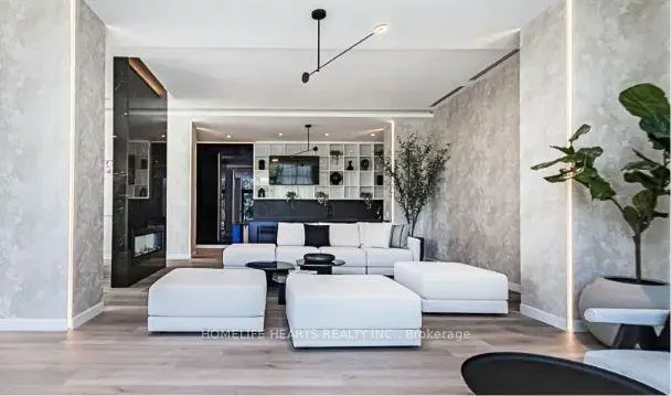 86, Dundas, Cooksville, Mississauga