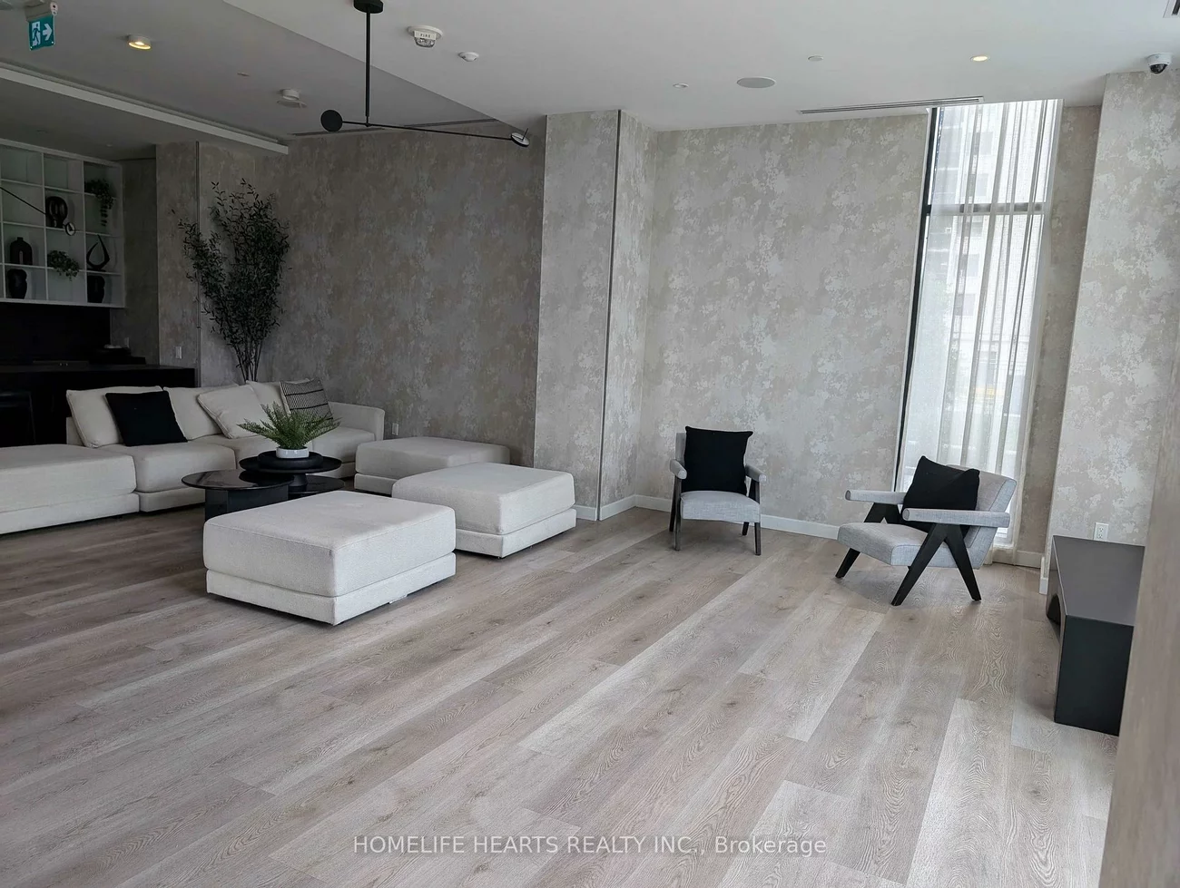 86, Dundas, Cooksville, Mississauga