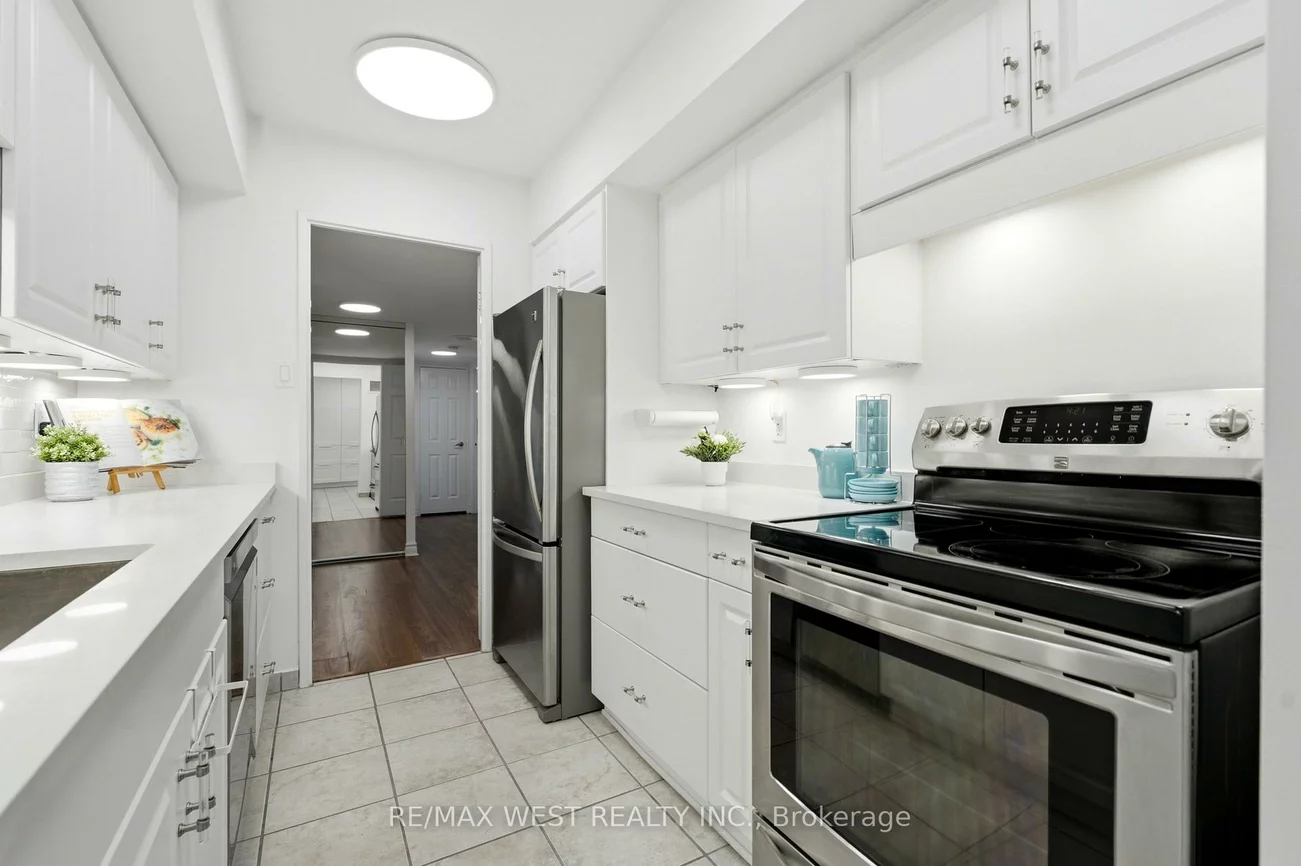 1300, Bloor, Applewood, Mississauga