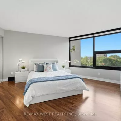 1300, Bloor, Applewood, Mississauga