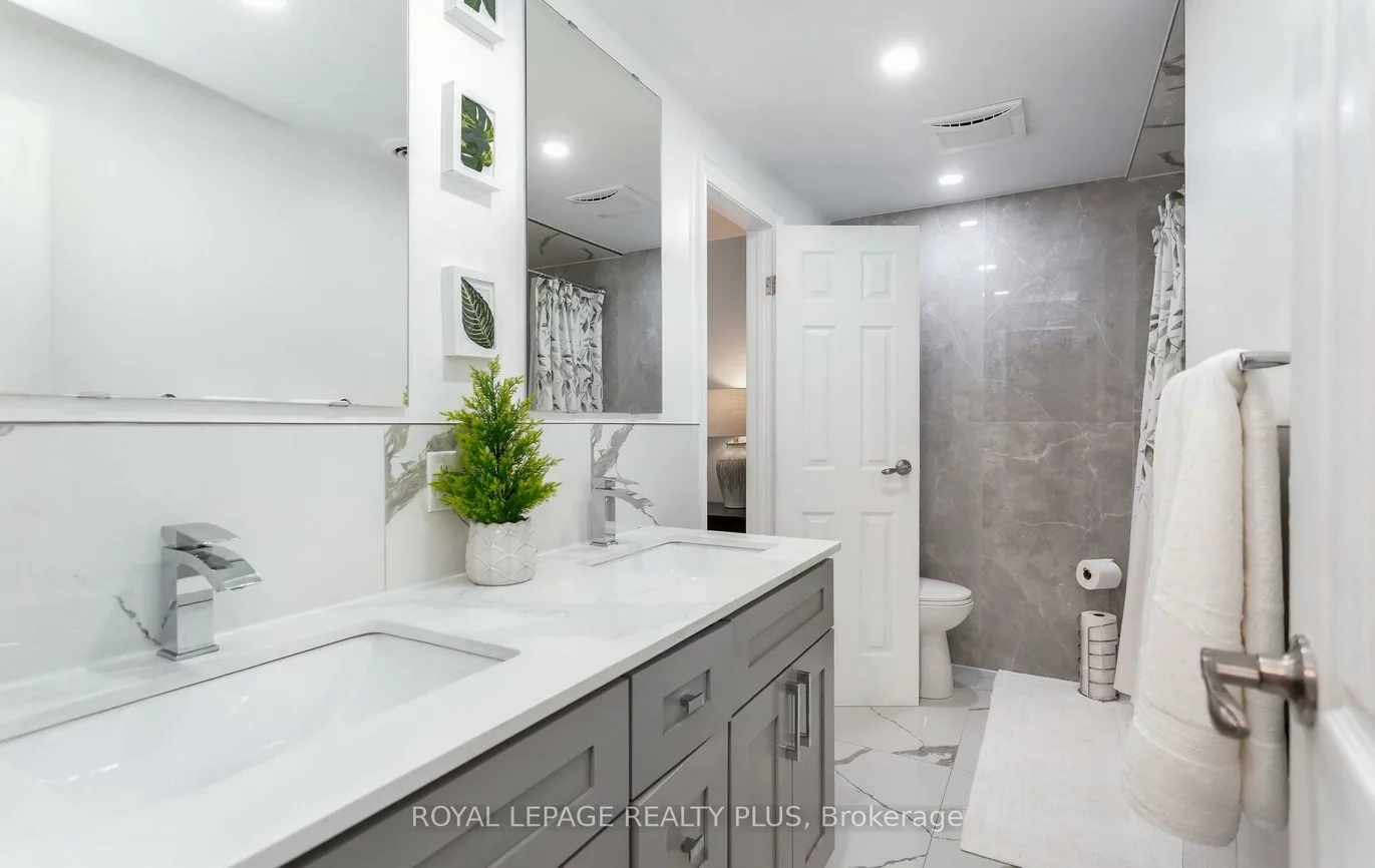 2380, Bromsgrove, Clarkson, Mississauga