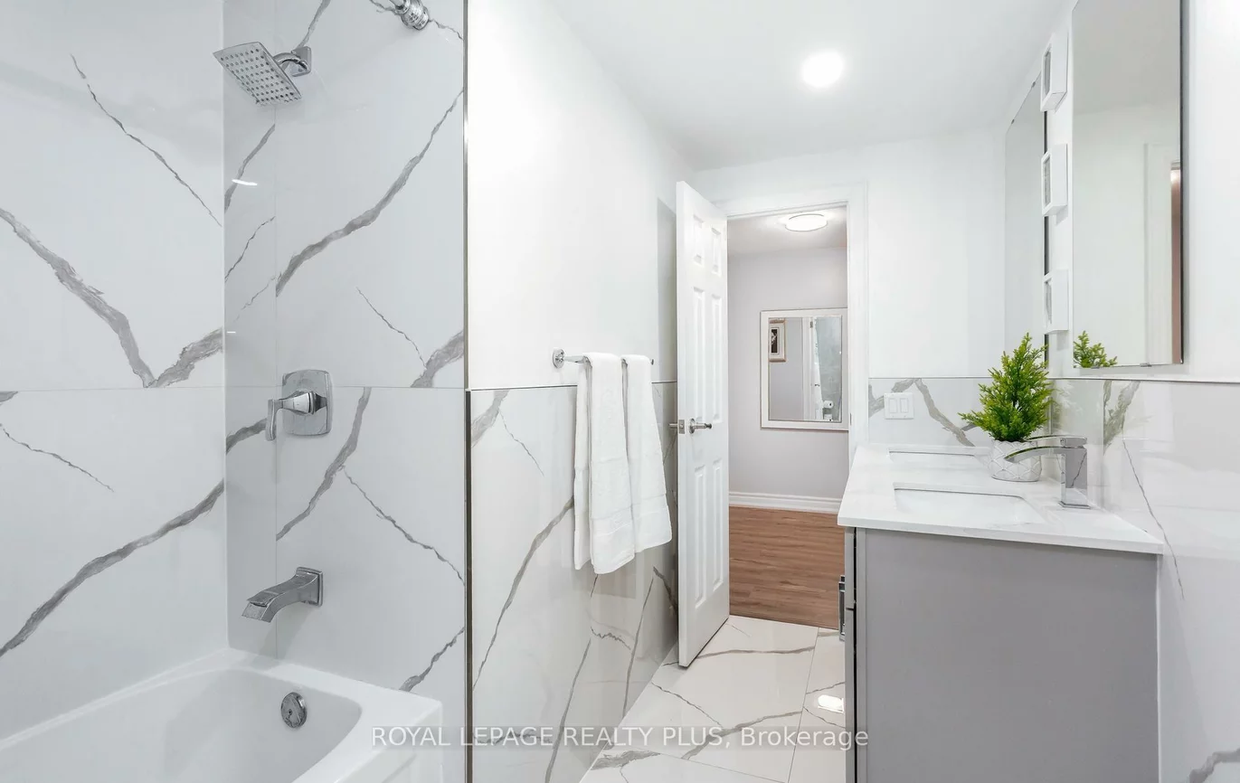 2380, Bromsgrove, Clarkson, Mississauga
