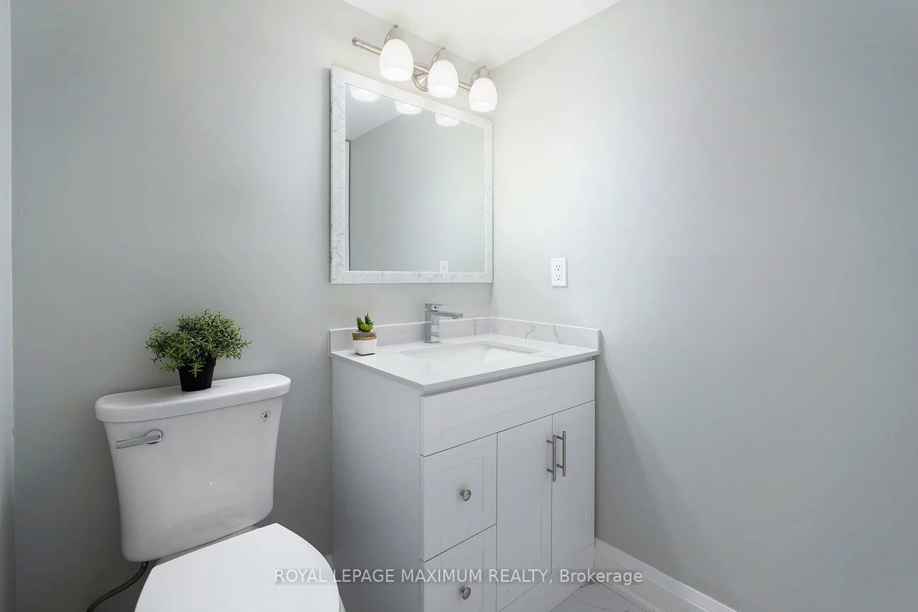 50, Elm, Mississauga Valleys, Mississauga