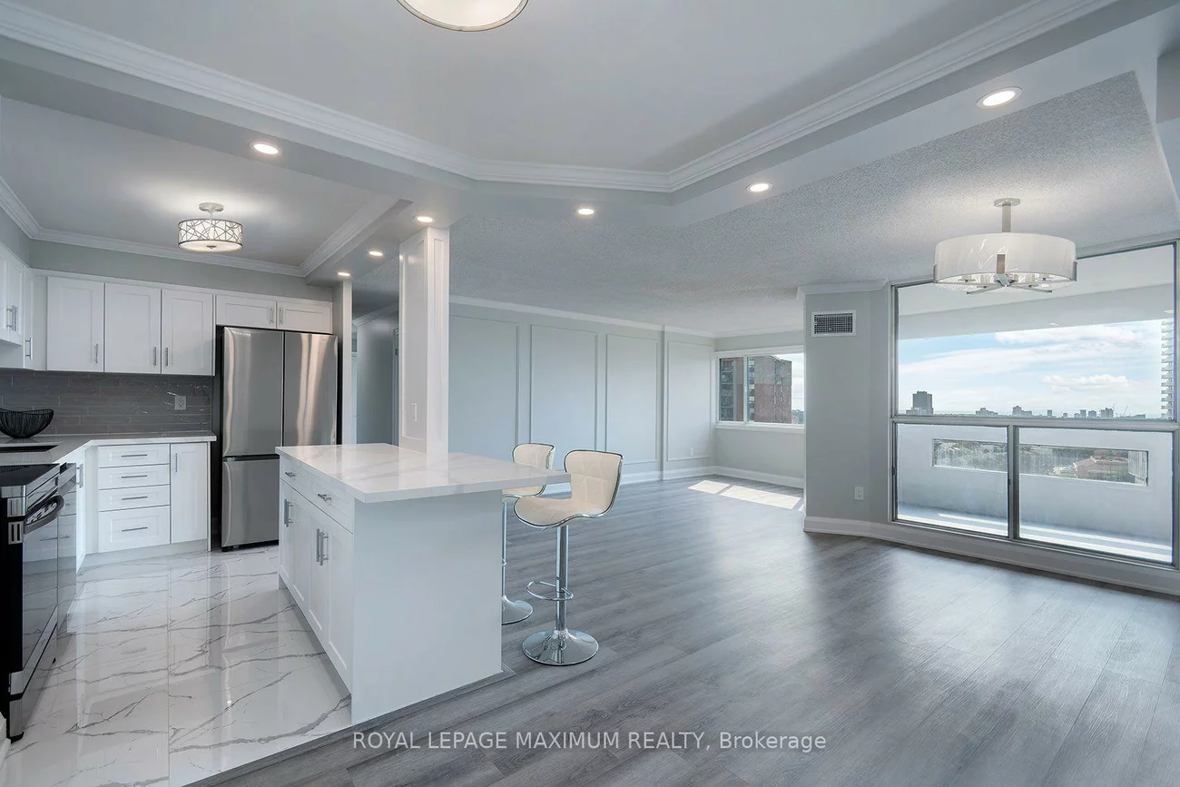 50, Elm, Mississauga Valleys, Mississauga