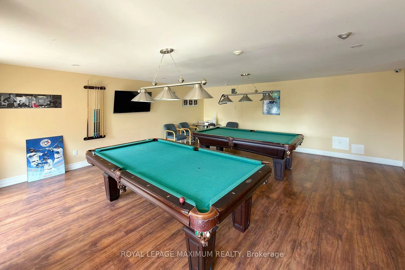50, Elm, Mississauga Valleys, Mississauga