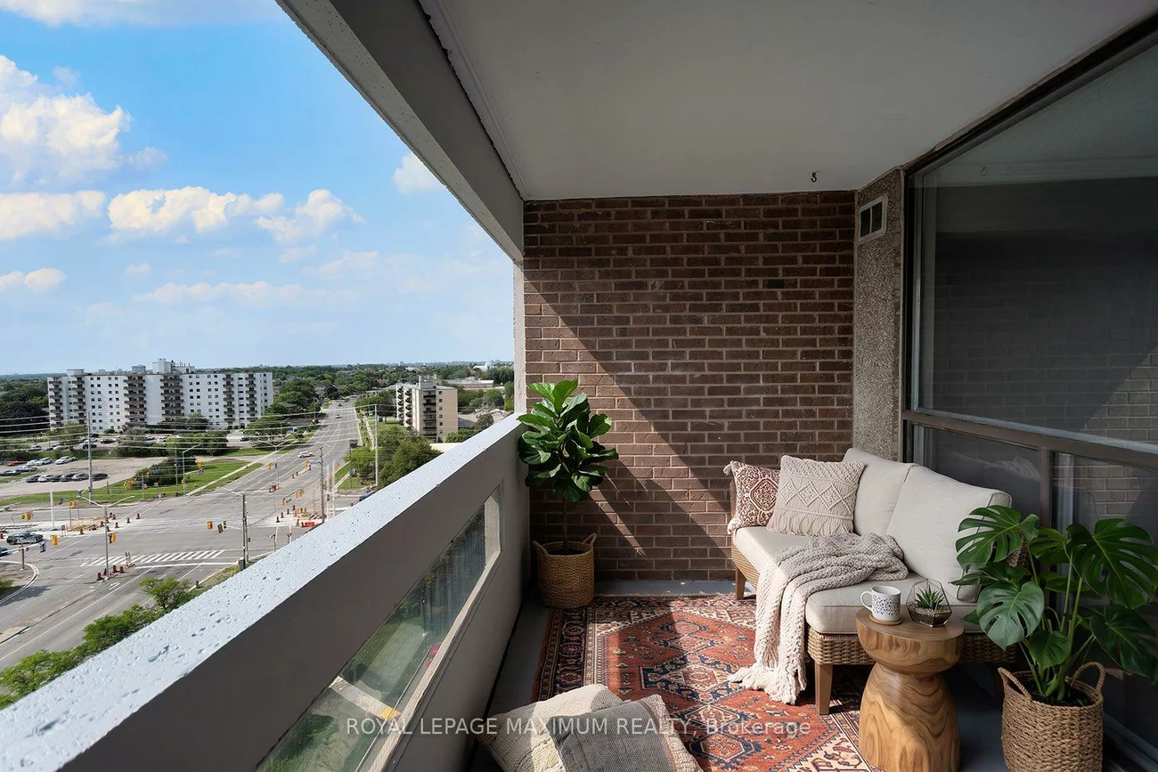 50, Elm, Mississauga Valleys, Mississauga