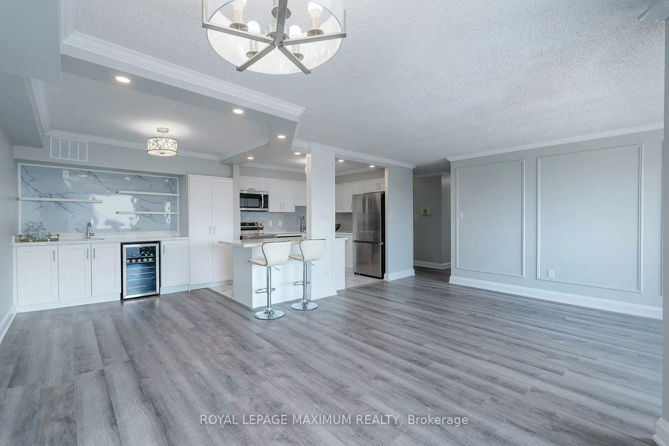 50, Elm, Mississauga Valleys, Mississauga