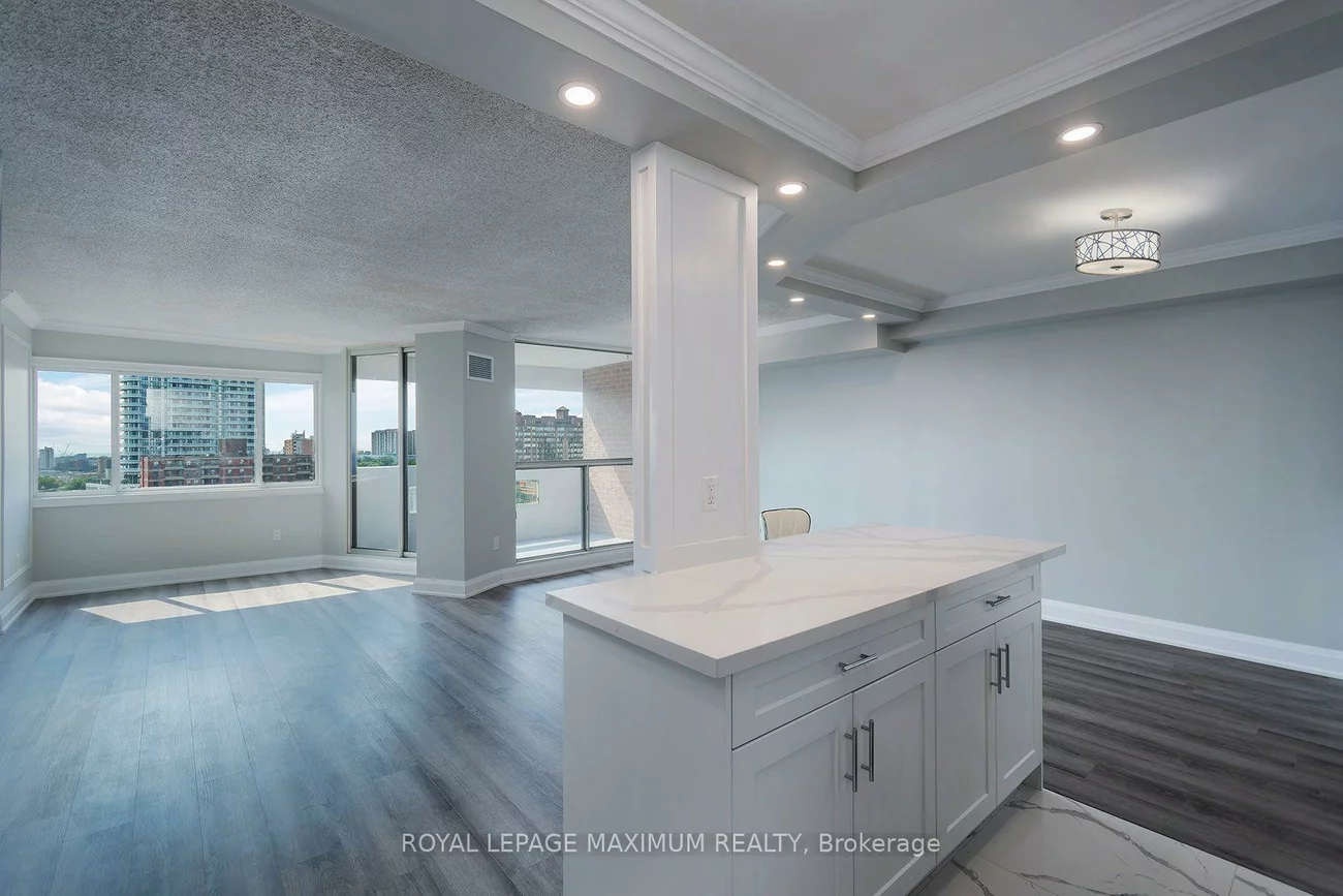 50, Elm, Mississauga Valleys, Mississauga