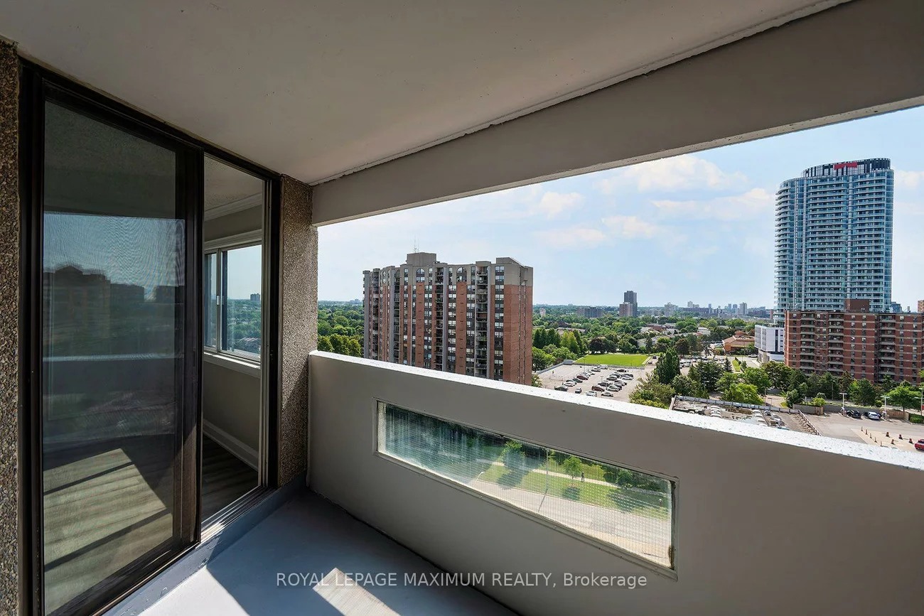 50, Elm, Mississauga Valleys, Mississauga