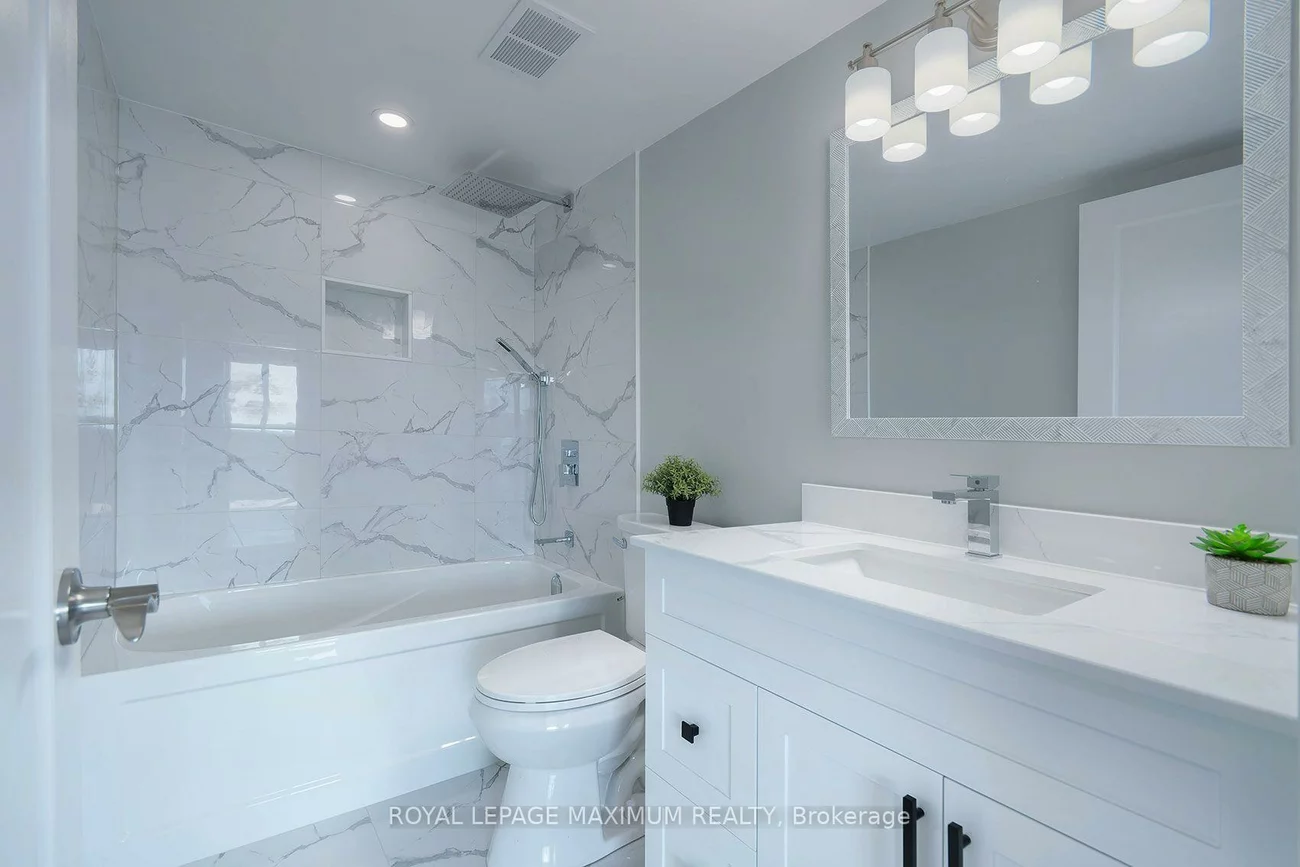 50, Elm, Mississauga Valleys, Mississauga