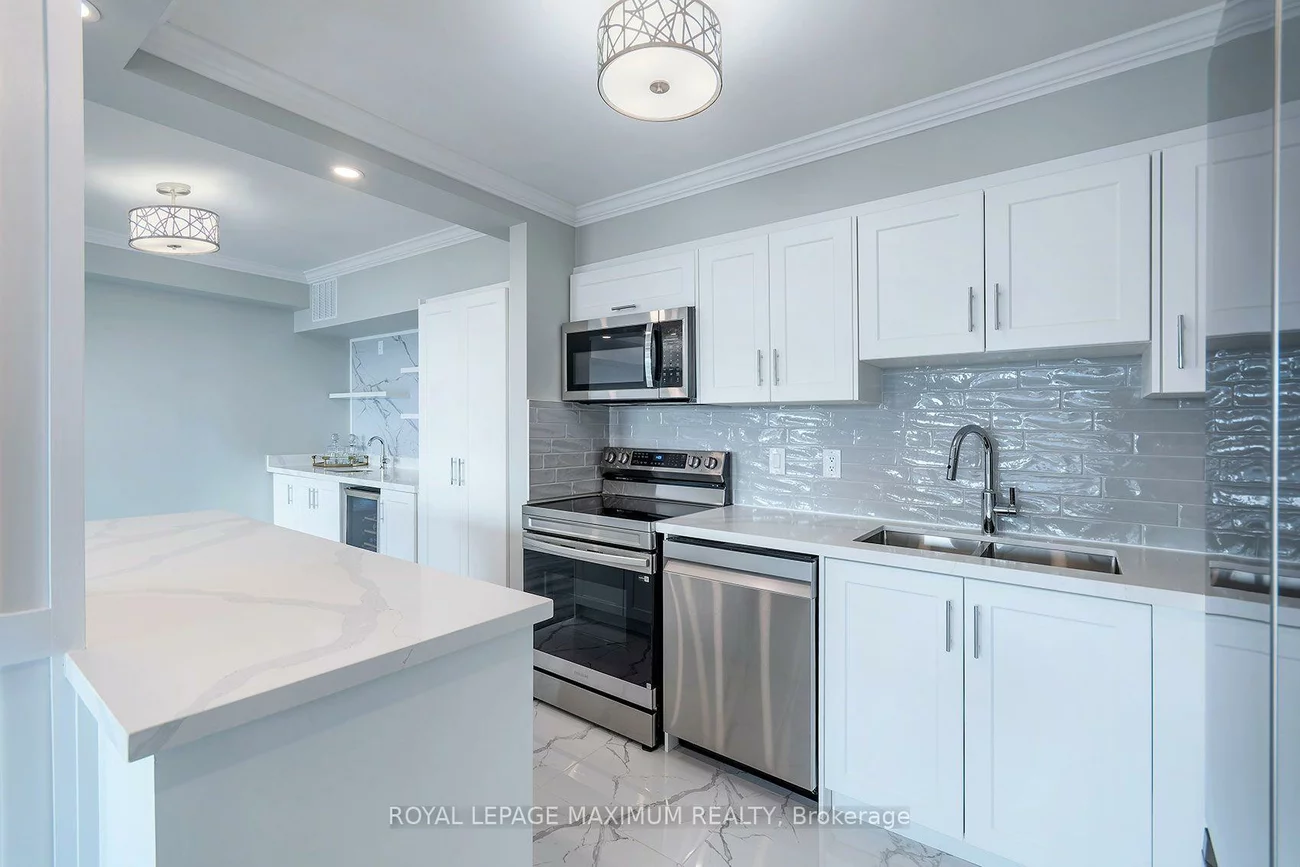 50, Elm, Mississauga Valleys, Mississauga