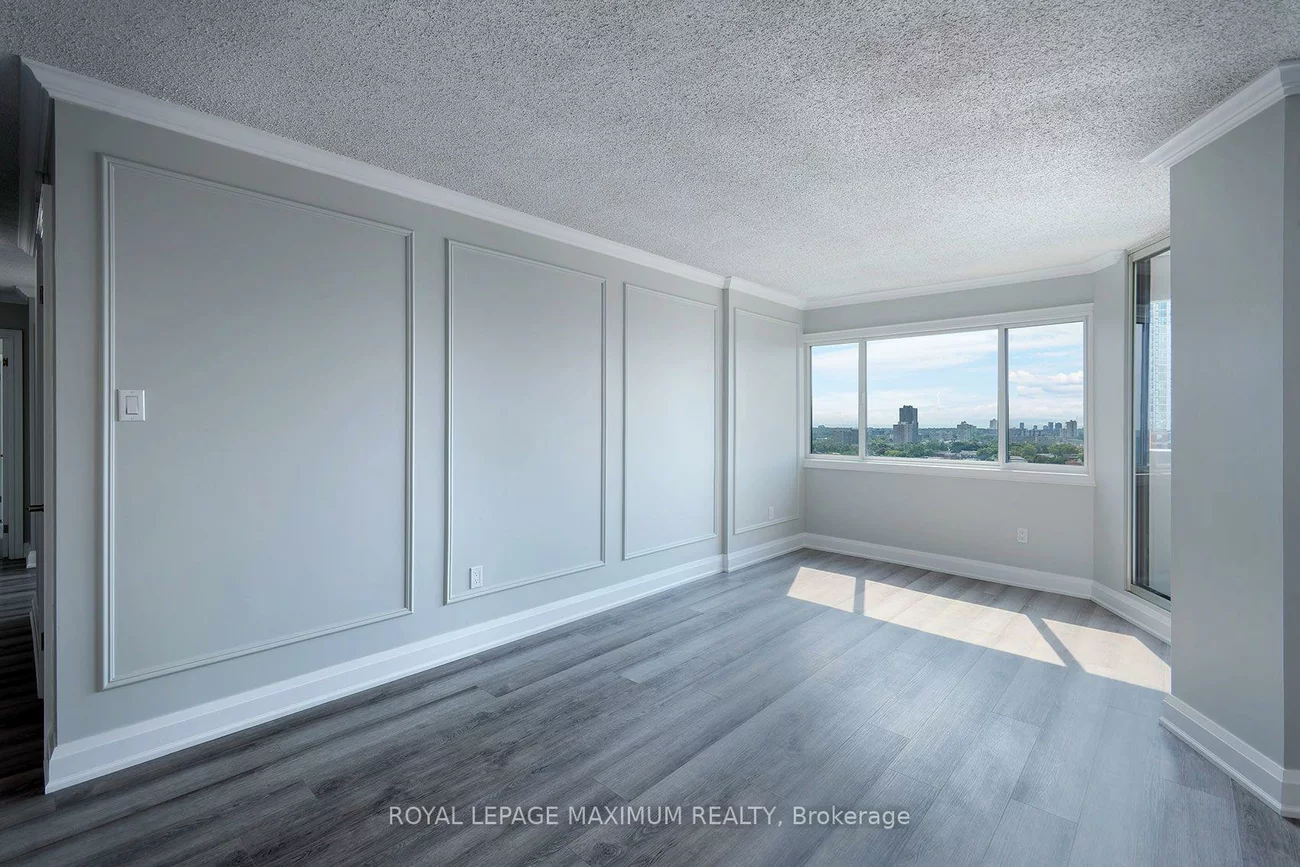 50, Elm, Mississauga Valleys, Mississauga