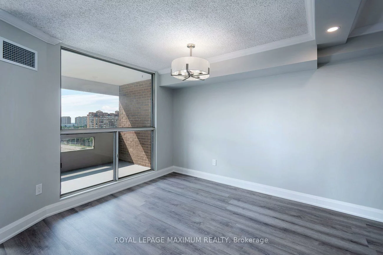 50, Elm, Mississauga Valleys, Mississauga