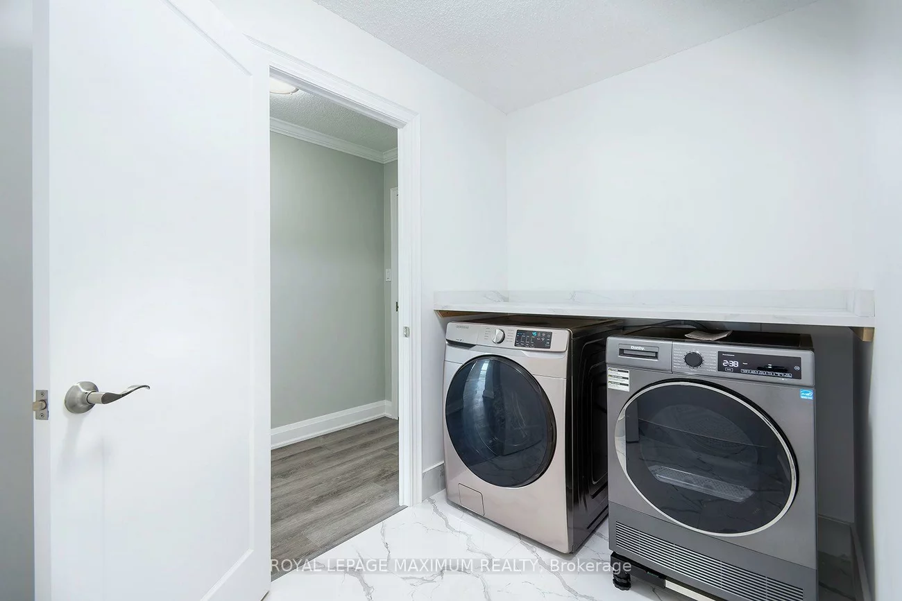 50, Elm, Mississauga Valleys, Mississauga