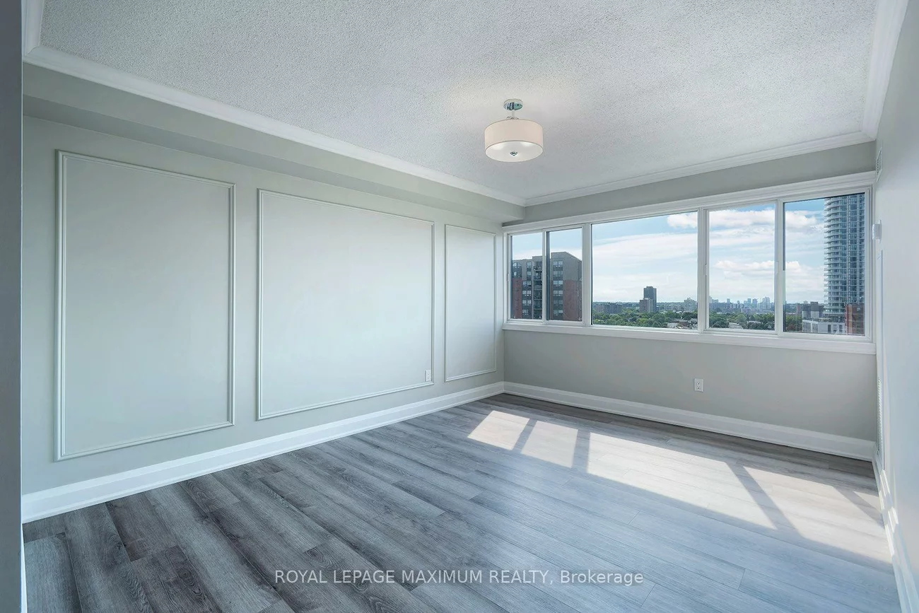 50, Elm, Mississauga Valleys, Mississauga