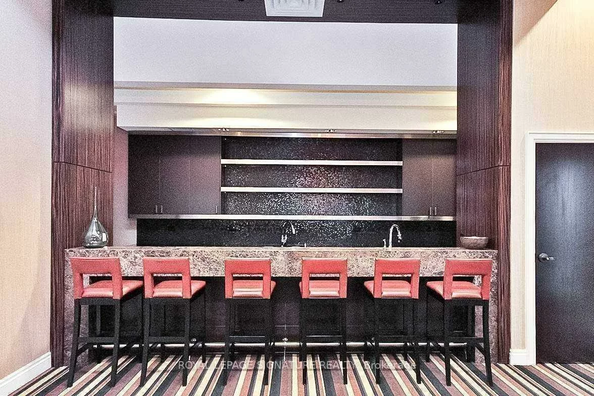 385, Prince Of Wales, City Centre, Mississauga